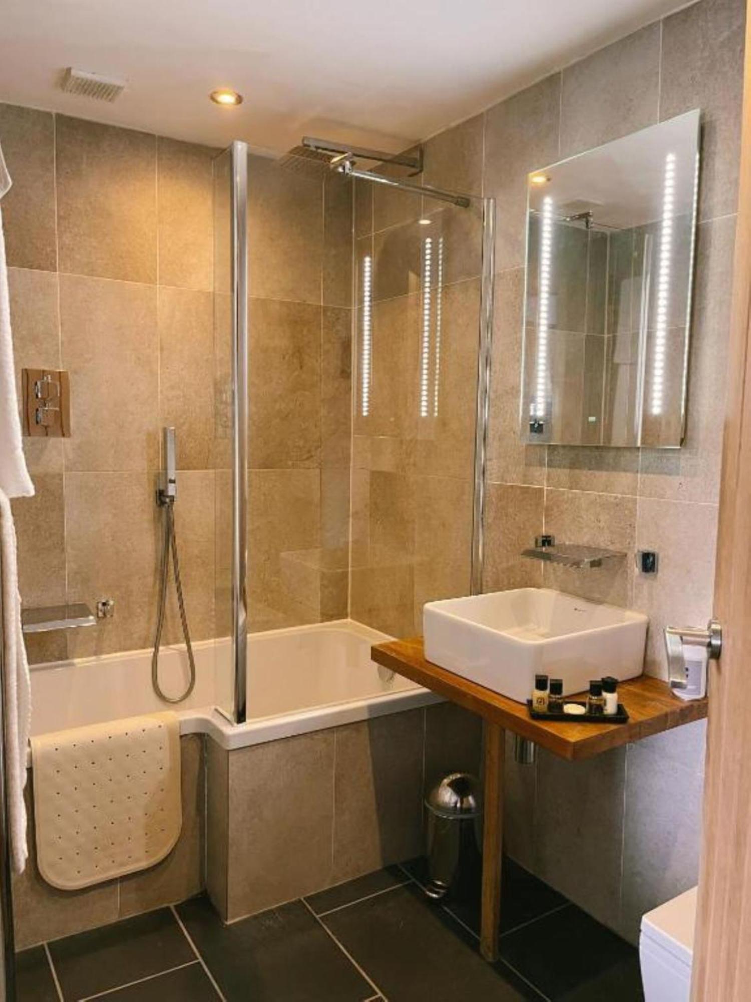 בלינגהם The Cheviot Hotel מראה חיצוני תמונה